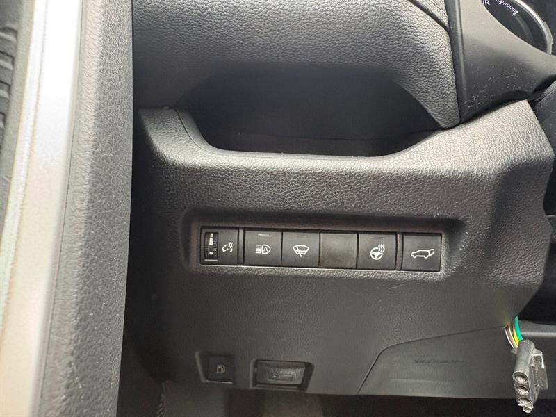 toyota RAV4 HYBRID AWD XLE 2021 - 17