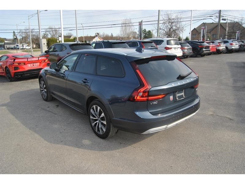 2022 Volvo V90 - Image 3
