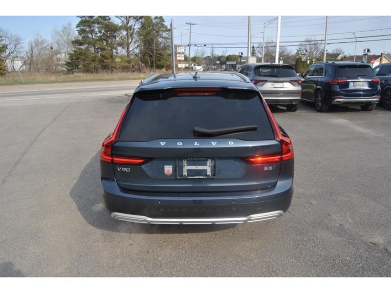 2022 Volvo V90 - Image 4