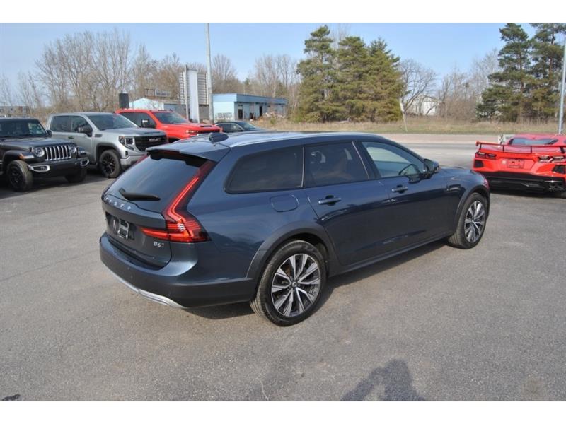 2022 Volvo V90 - Image 5