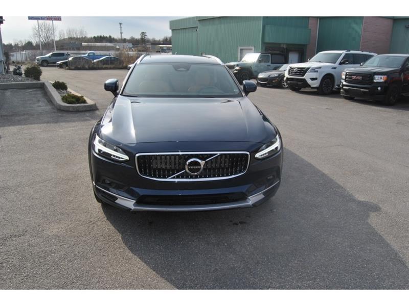 2022 Volvo V90 - Image 8
