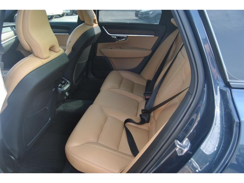 2022 Volvo V90 - Image 10