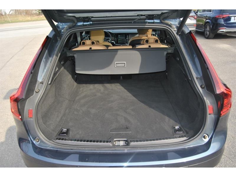 2022 Volvo V90 - Image 11