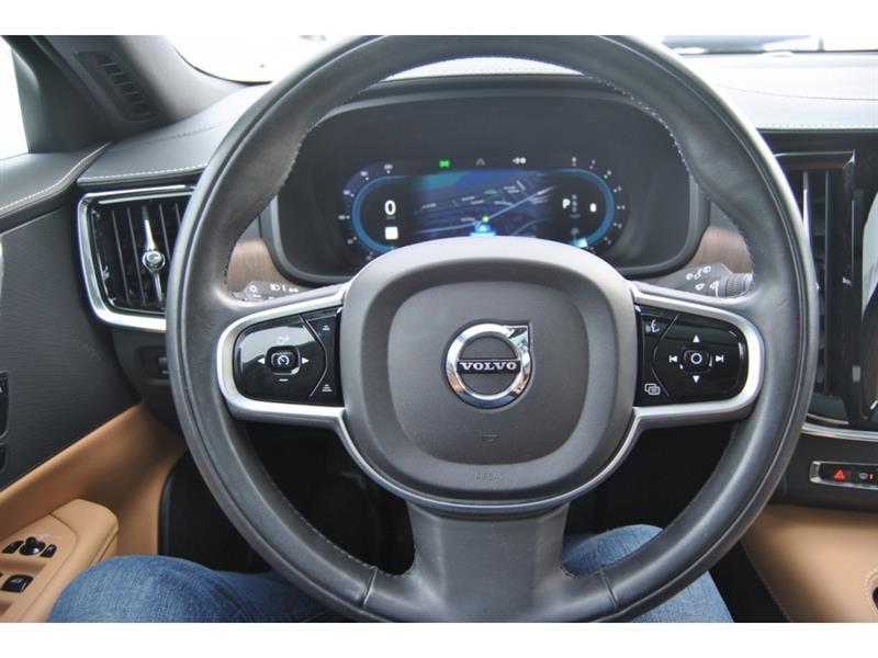 2022 Volvo V90 - Image 15