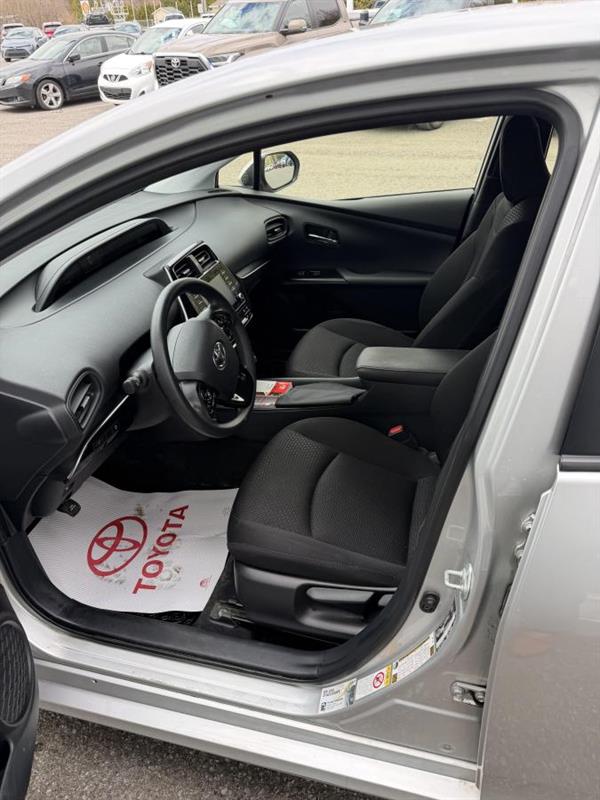 toyota Prius 2022 - 9