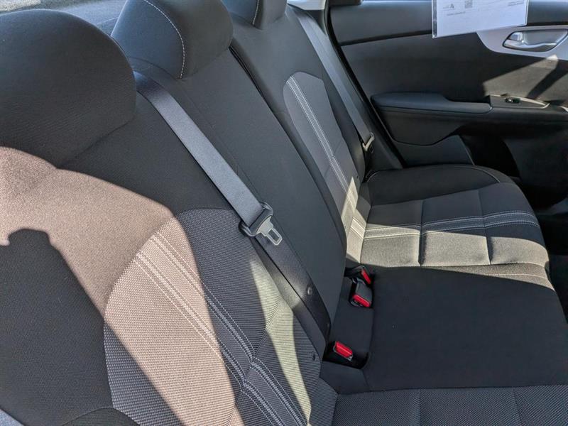kia Forte 2024 - 16