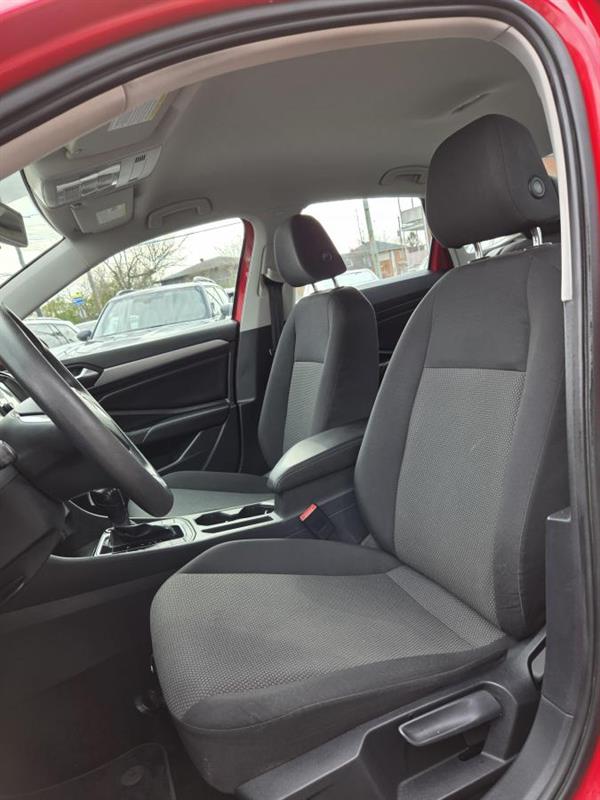 volkswagen Jetta 2019 - 16