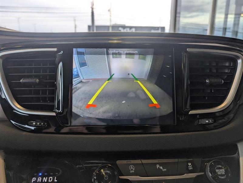 chrysler Pacifica 2018 - 25