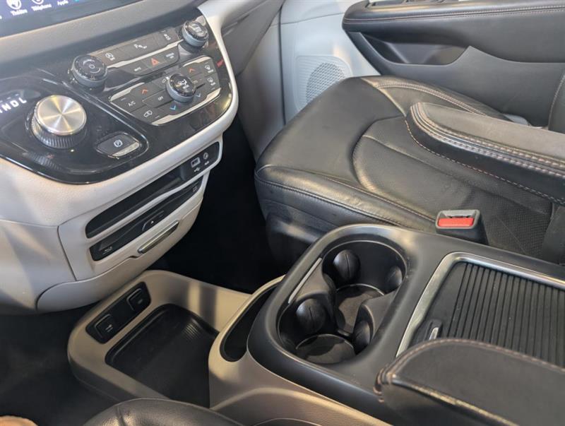 chrysler Pacifica 2018 - 28