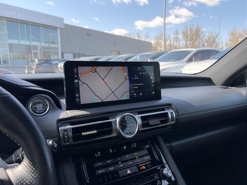 lexus IS 300 2021 - 24