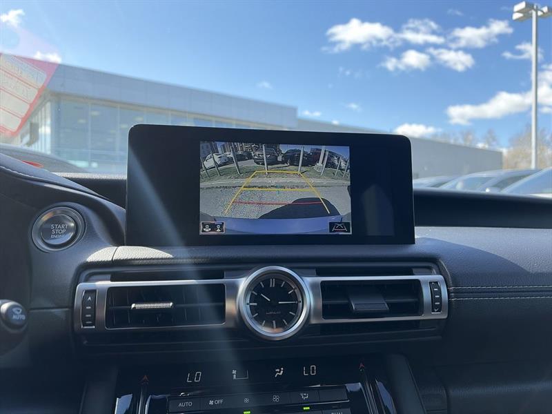lexus IS 300 2021 - 25
