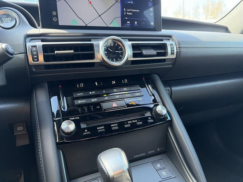 lexus IS 300 2021 - 27