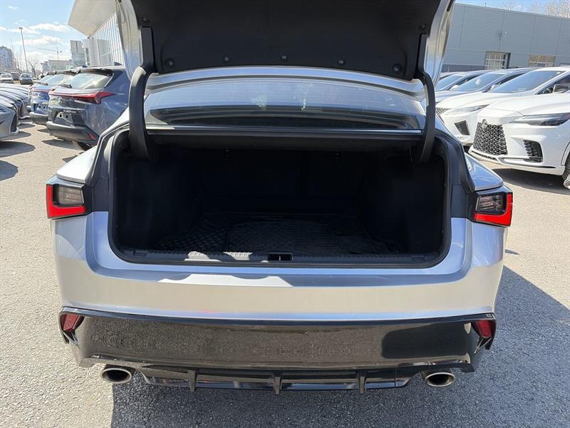 lexus IS 300 2021 - 32