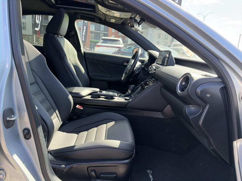 lexus IS 300 2021 - 33