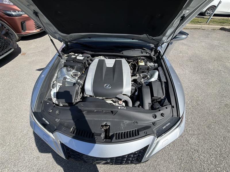lexus IS 300 2021 - 34