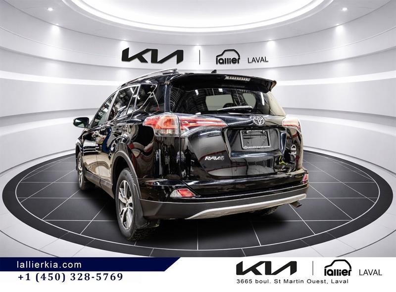 2017 Toyota RAV4 - Image 6