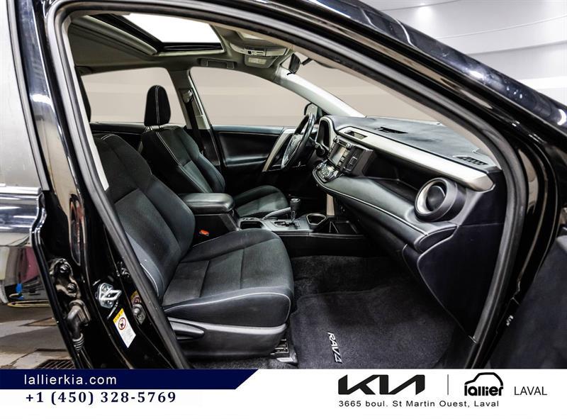 2017 Toyota RAV4 - Image 11