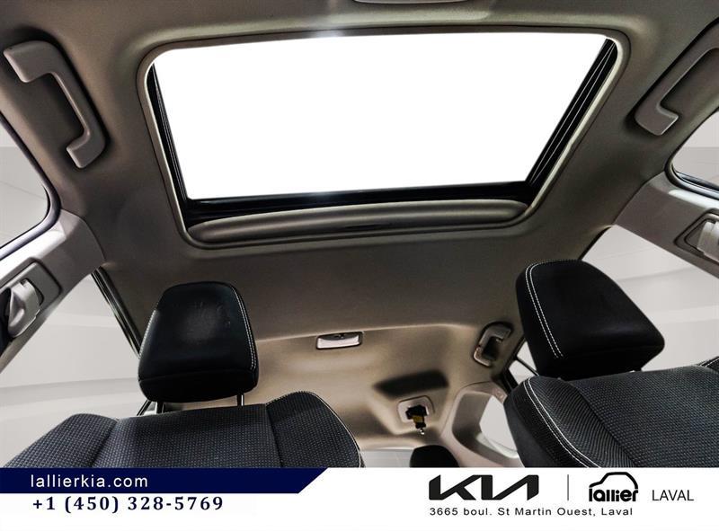 2017 Toyota RAV4 - Image 12