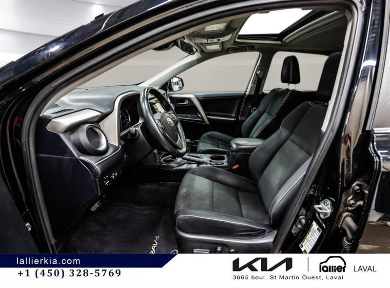 2017 Toyota RAV4 - Image 13