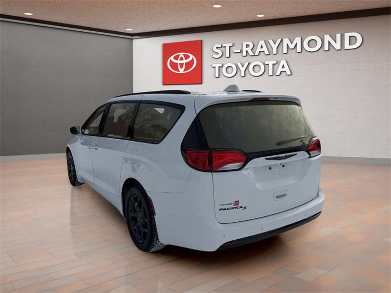 chrysler Pacifica 2018 - 18