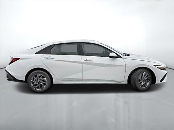 hyundai Elantra 2025 - 2