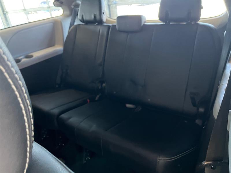 toyota Sienna 2017 - 9