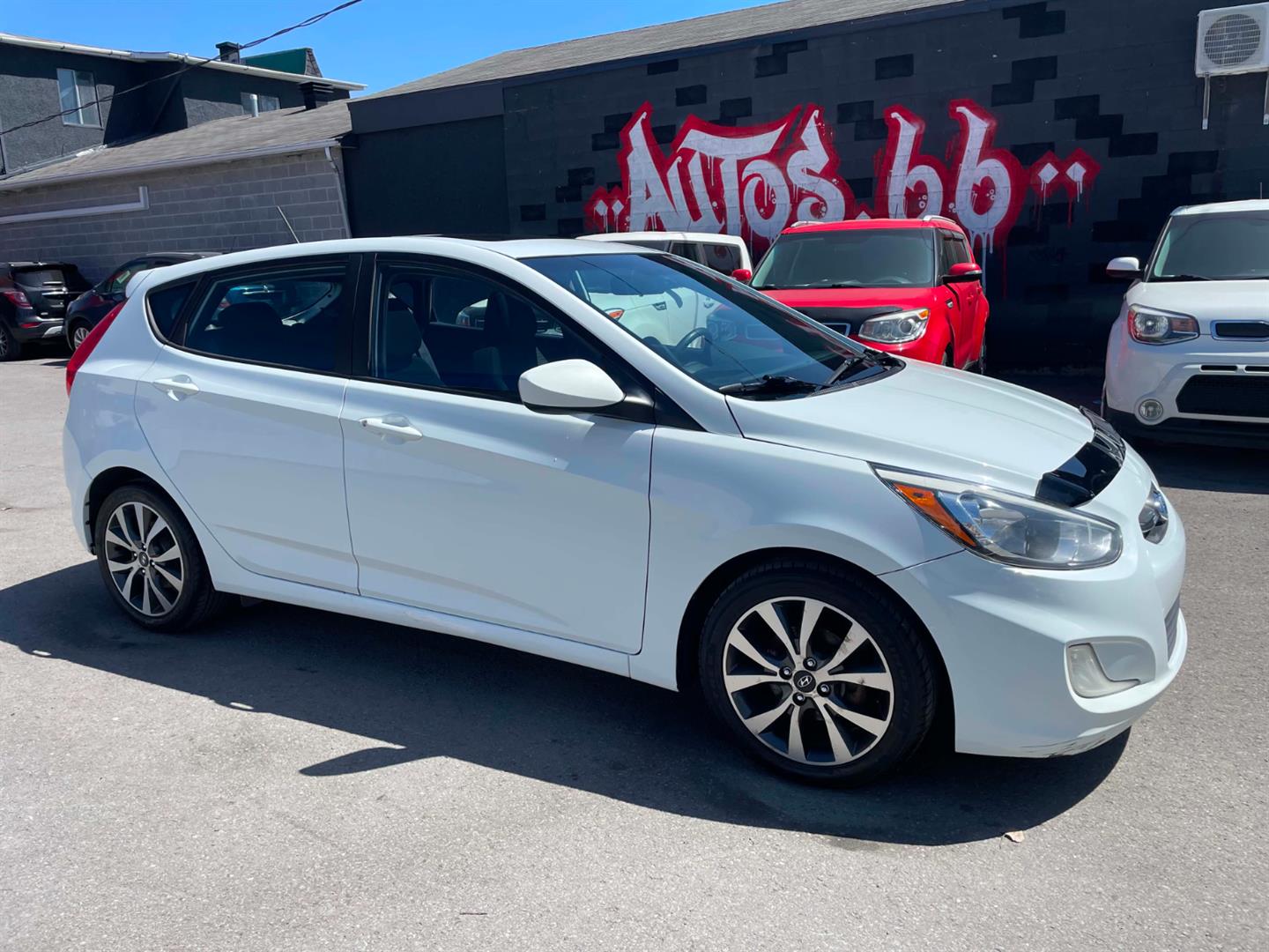 2015 Hyundai Accent SE Hatchback FWD