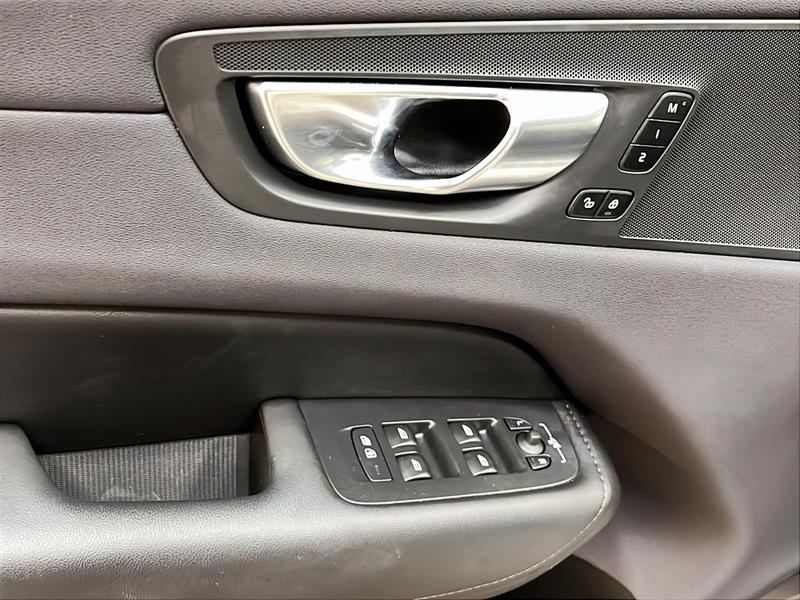 volvo XC60 2024 - 25