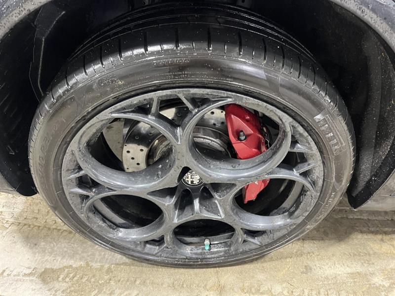 alfa romeo Stelvio 2022 - 9