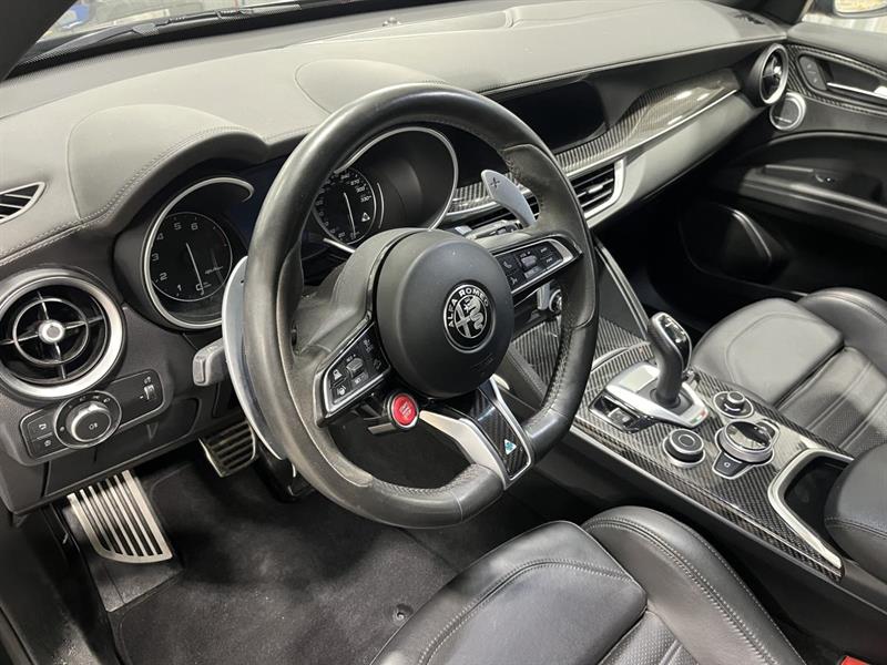 alfa romeo Stelvio 2022 - 12