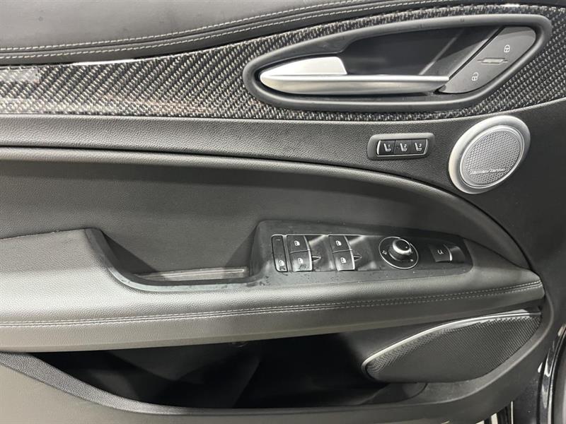 alfa romeo Stelvio 2022 - 13
