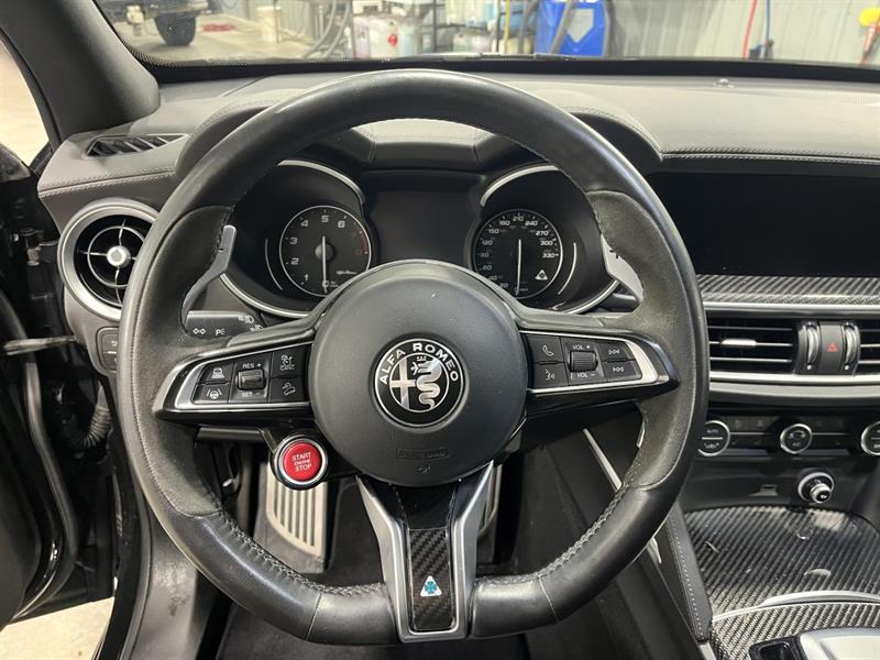 alfa romeo Stelvio 2022 - 16