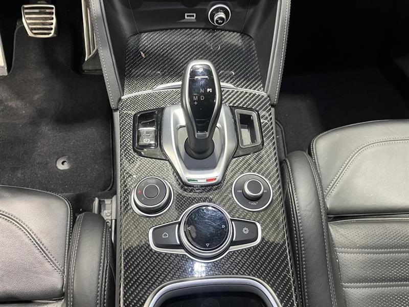 alfa romeo Stelvio 2022 - 20