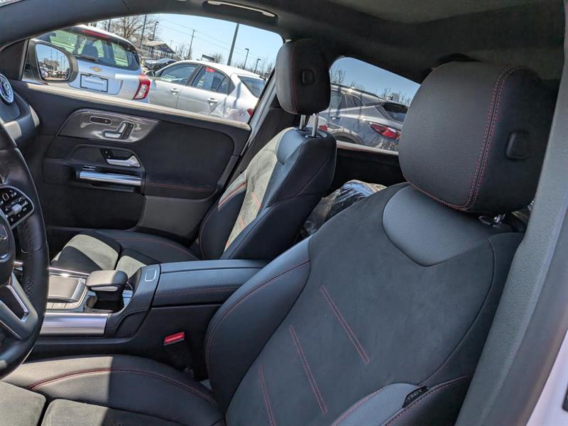 mercedes-benz GLA 2022 - 21