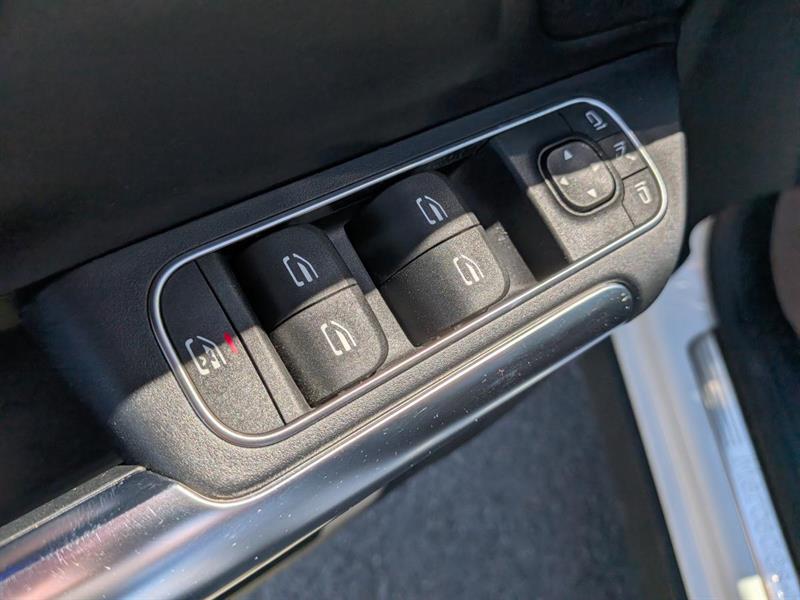 mercedes-benz GLA 2022 - 23