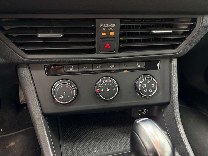 volkswagen Jetta 2019 - 24