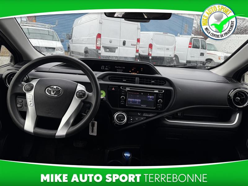 toyota Prius c 2017 - 8