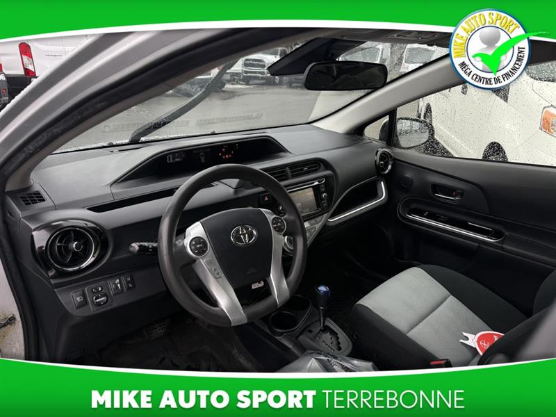 toyota Prius c 2017 - 11