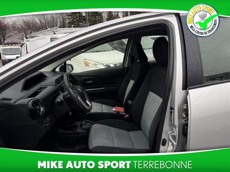 toyota Prius c 2017 - 12