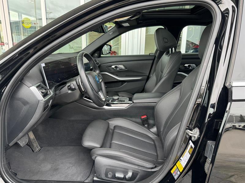 bmw 330e 2023 - 12