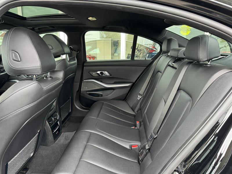 bmw 330e 2023 - 13