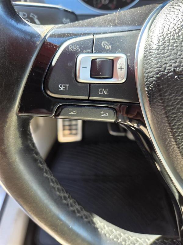 2017 Volkswagen Golf - Image 19