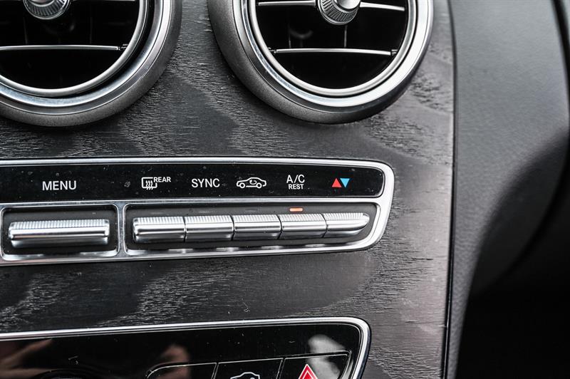 mercedes-benz C300 2020 - 19