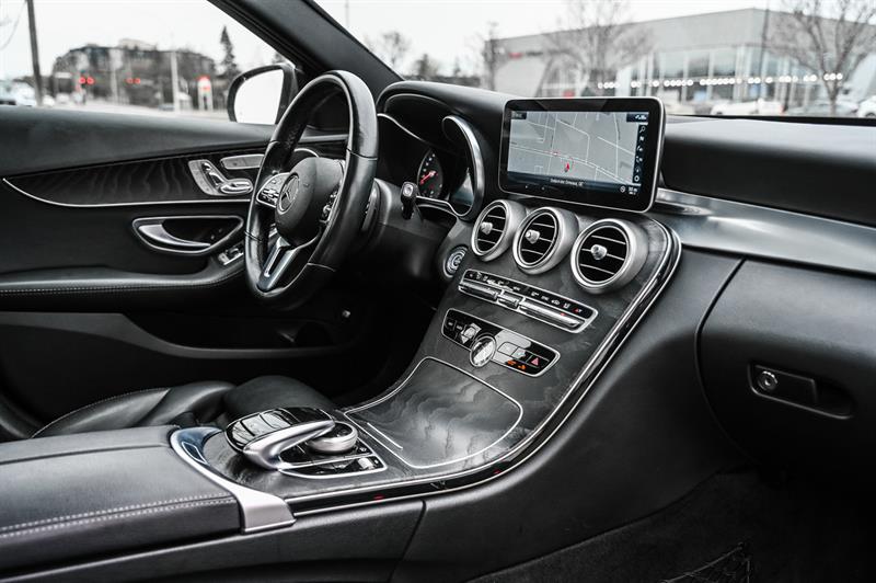 mercedes-benz C300 2020 - 24