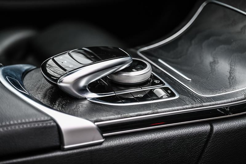 mercedes-benz C300 2020 - 25