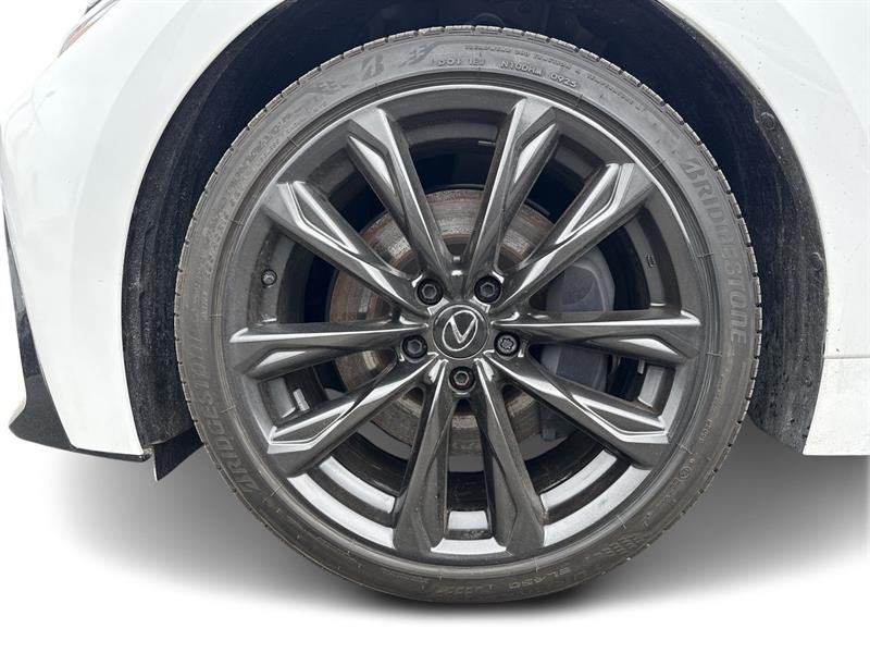 lexus IS 300 2025 - 14