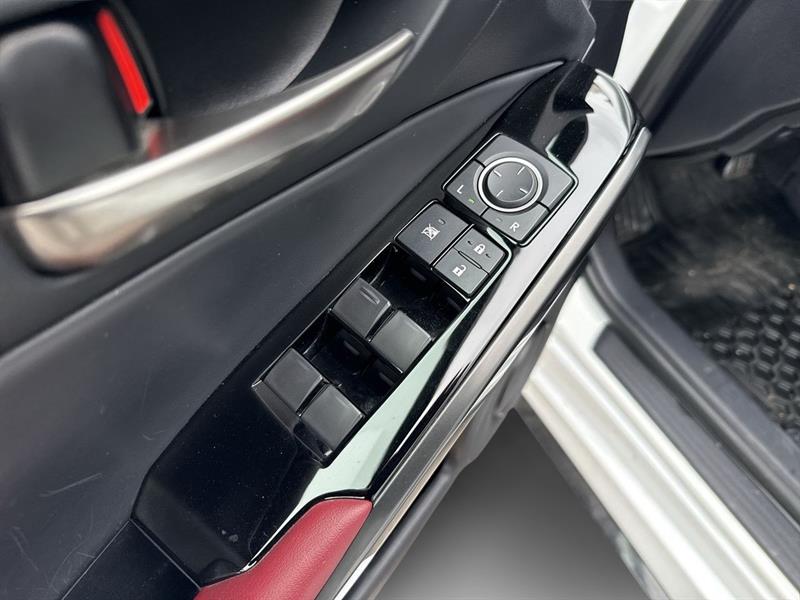 lexus IS 300 2025 - 17