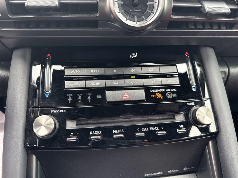 lexus IS 300 2025 - 22