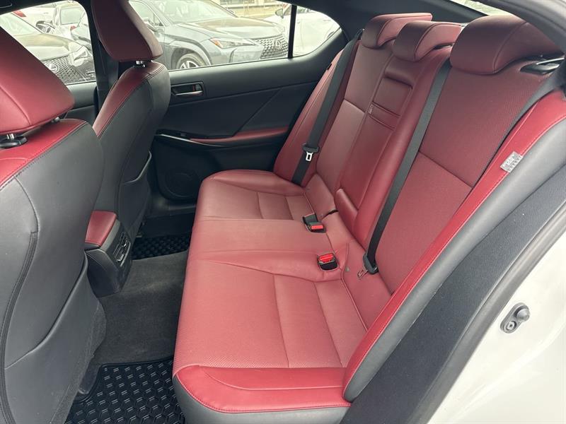 lexus IS 300 2025 - 26