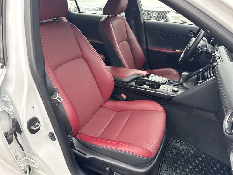 lexus IS 300 2025 - 28
